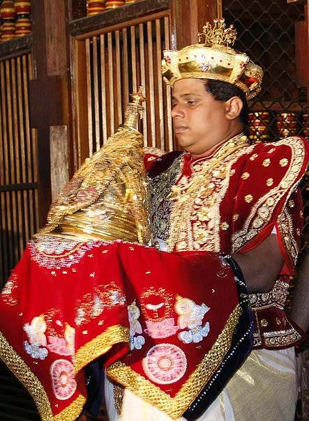 Diyavadana 
 Nilame bearing the Dalada